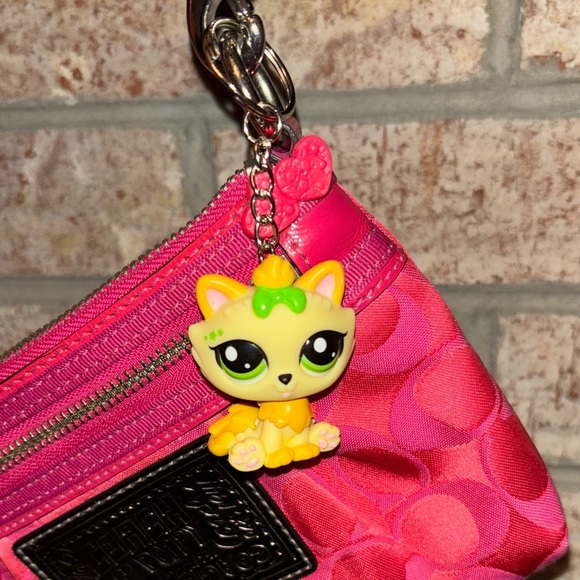 Repurposed Littlest Pet Shop Lemon Kitty Keychain – Sweet & Citrusy - Picture 1 of 4